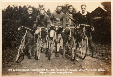 02-IKHP Cyklister vid Jutaholms café 1930-talet