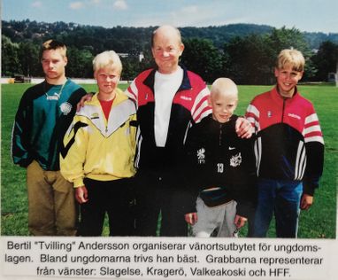 03-HFF Bertil 'Tvilling' Andersson Med ungdomar från vänorter