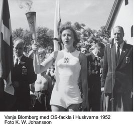 Vanja Blomberg med OS-fackla i Huskvarna 1952_Foto K. W. Johansson